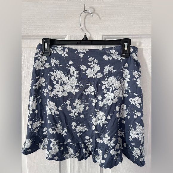 Women’s mini skirt - Picture 1 of 4